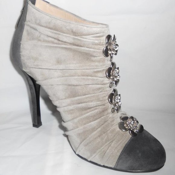 CHANEL 12A Two Tone Suede Ruched Camellia Flower Ankle Booties Boots Grey $1550 - Picture 10 of 11